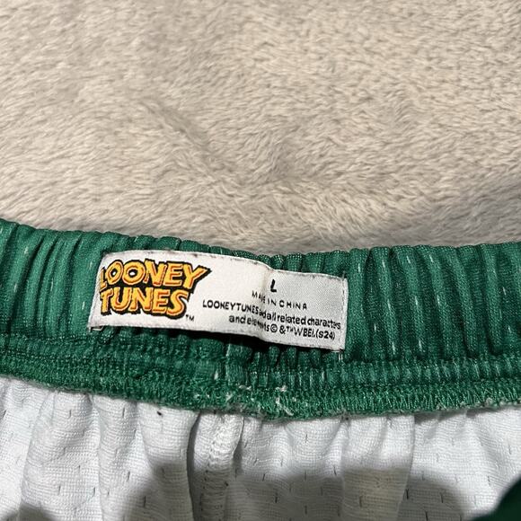 Looney Tunes Shorts Mens Large Green Mesh Basketball Buggs Bunny Shorts - Picture 3 of 9
